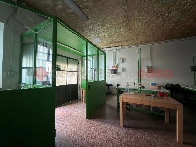 Locale commerciale con laboratorio in Affitto