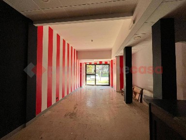 Locale commerciale in Affitto
