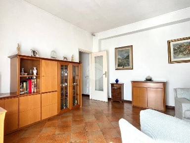 Trilocale via Custoza 19, Centro, Carate Brianza