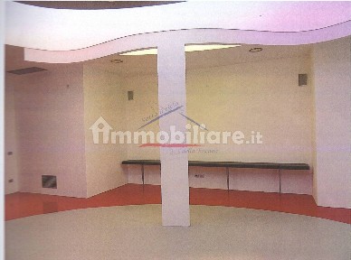 Negozio - Locale commerciale in Affitto