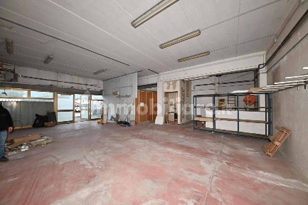 Locale commerciale in Affitto