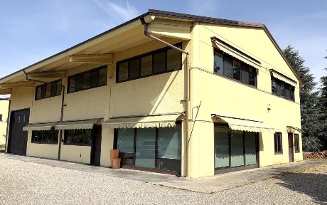 Capannone in Vendita