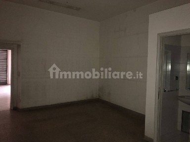 Locale commerciale in Affitto