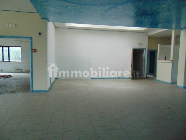 Locale commerciale in Affitto