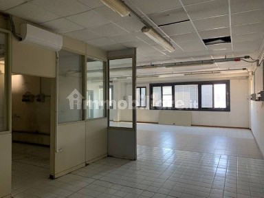 Locale commerciale in Affitto