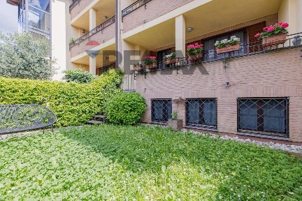 Trilocale via giuglielmo oberdan 28, Centro, Limbiate