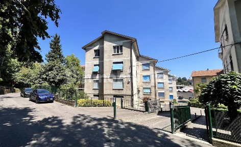 Trilocale via Foppe 9, Centro, Carate Brianza