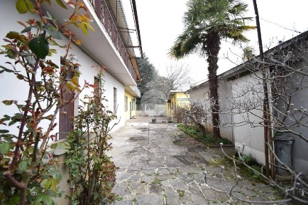 Agrate Brianza, Via Dante Alighieri
