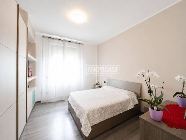 Trilocale via Europa 17, Centro, Muggiò