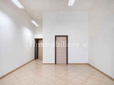 Locale commerciale in Affitto