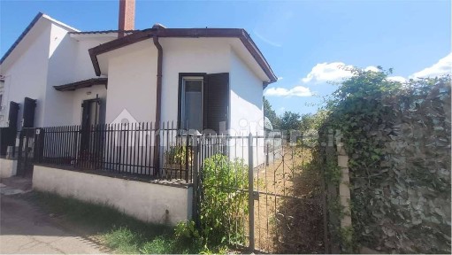 Villa a schiera 5 locali, buono stato, Centro, Vetralla