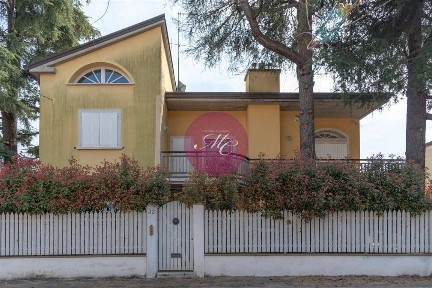 Villa unifamiliare via Cesare Battisti 32, Centro Storico, Ravenna