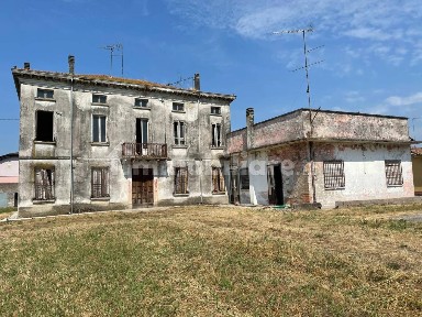 Villa a schiera Strada Segrada, Goito