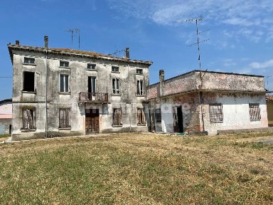 Villa a schiera Strada Segrada, Goito