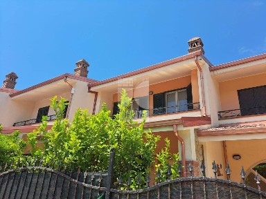 Villa a schiera 4 locali, buono stato, Tufolo, Farina, Crotone