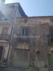 Negozio all'asta via Gondoliere 15, Fuscaldo