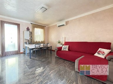 Villa a schiera via Dante Alighieri, Centro, Giavera del Montello