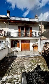 Villa a schiera via dello Sport, Corvaro, Borgorose