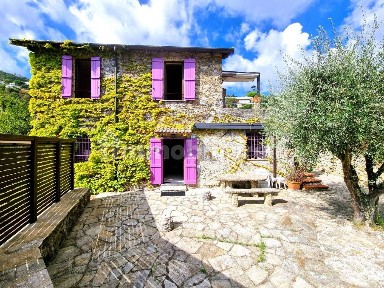 Villa bifamiliare regione Torbora 2, Noli