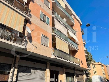 Trilocale via Mario E Severina De Lilla, 22, Japigia, Bari