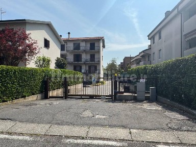 Trilocale via dei Bersaglieri 11, Centro, Brembate