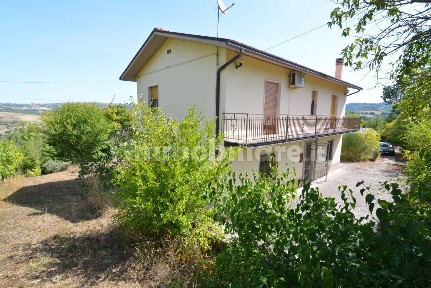 Terratetto unifamiliare 182 m², buono stato, Sant'Angelo dei Lombardi