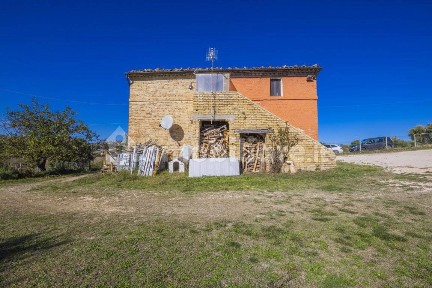 Casa colonica Contrada Massaccio, Corridonia