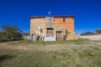Casa colonica Contrada Massaccio, Centro, Corridonia