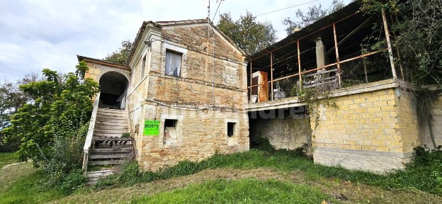 Casa colonica via Monte San Michele, Centro, Montecosaro