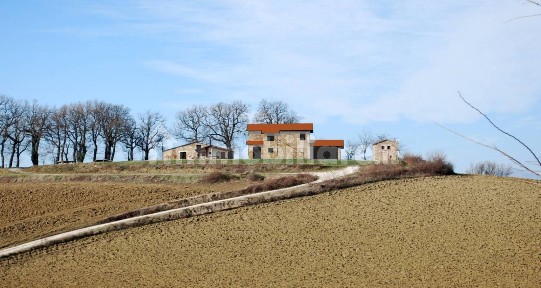 Casale Località Carborello, Castelraimondo