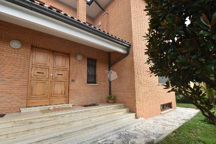 Casa colonica via Santa Caterina da Siena, Passo Di Treia, Treia