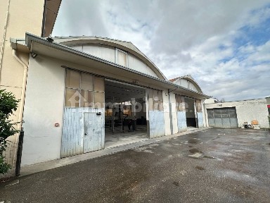Capannone in Affitto