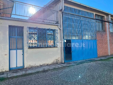Capannone in Affitto