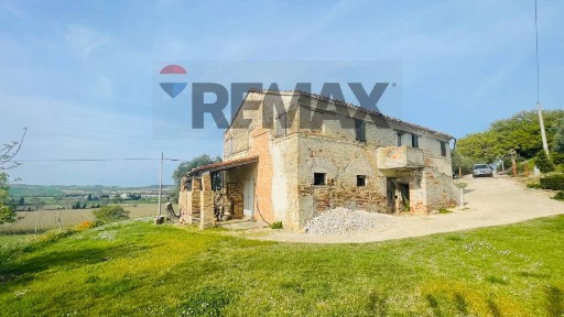Rustico, da ristrutturare, 200 m², Centro, Potenza Picena