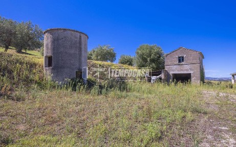 Casa colonica, da ristrutturare, 213 m², Montelupone