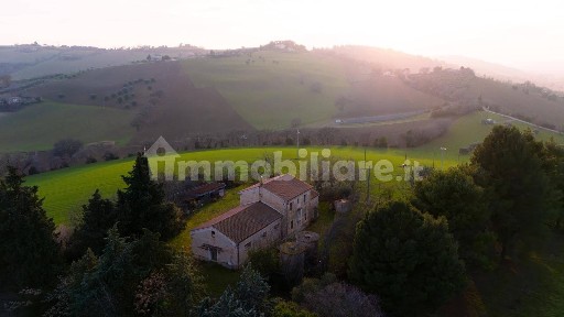 Casale, da ristrutturare, 3670 m², Macerata