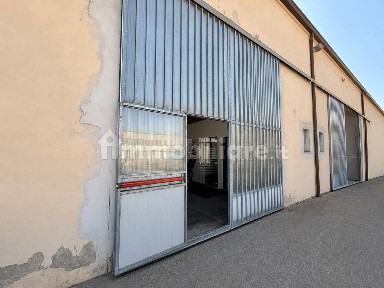 Capannone in Affitto