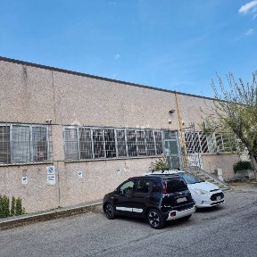 Capannone in Affitto