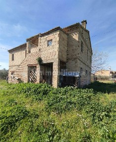 Rustico, da ristrutturare, 175 m², Sambucheto, Recanati