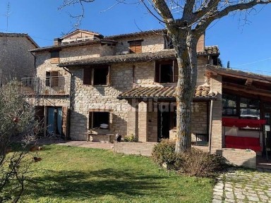 Rustico, ottimo stato, 200 m², Muccia