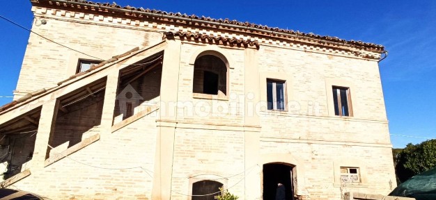 Casa colonica Contrada Chiaravalle, Treia