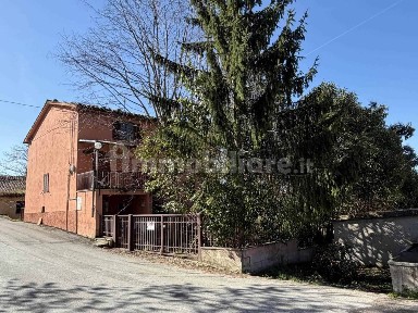 Rustico, da ristrutturare, 100 m², Camerino
