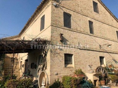 Rustico, da ristrutturare, 210 m², Montecosaro