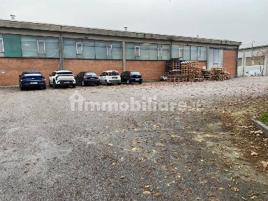 Capannone in Affitto