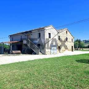 Rustico, da ristrutturare, 715 m², Recanati