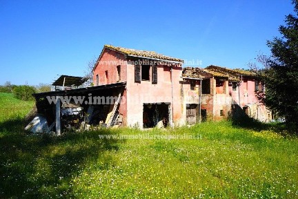 Rustico, da ristrutturare, 846 m², Treia