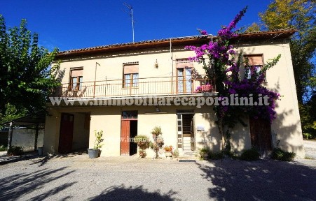 Casa colonica, da ristrutturare, 231 m², Montecassiano