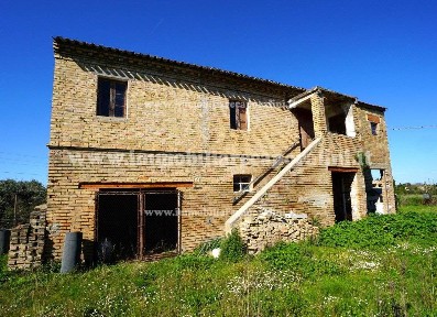 Casa colonica, da ristrutturare, 324 m², Sambucheto, Recanati