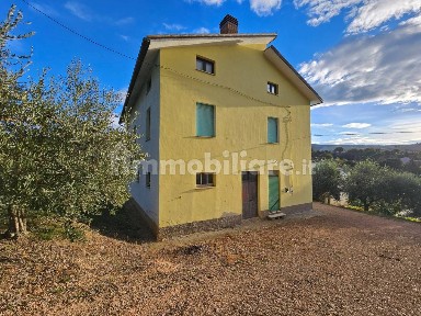 Casale, da ristrutturare, 228 m², San Severino Marche