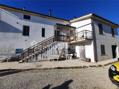 Cascina 390 m², Macerata